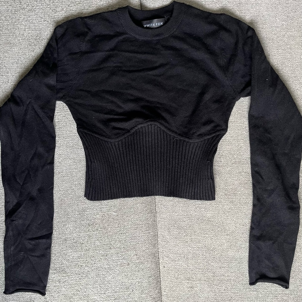 White Fox long sleeve cropped top, sweatshirt material.